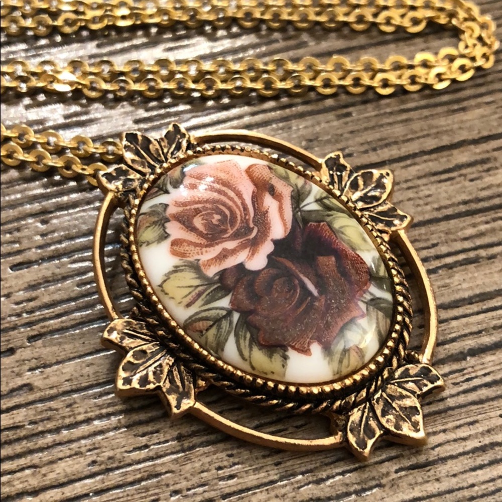 Vtg. Sarah Coventry “Rose-Marie” Porcelain Cameo